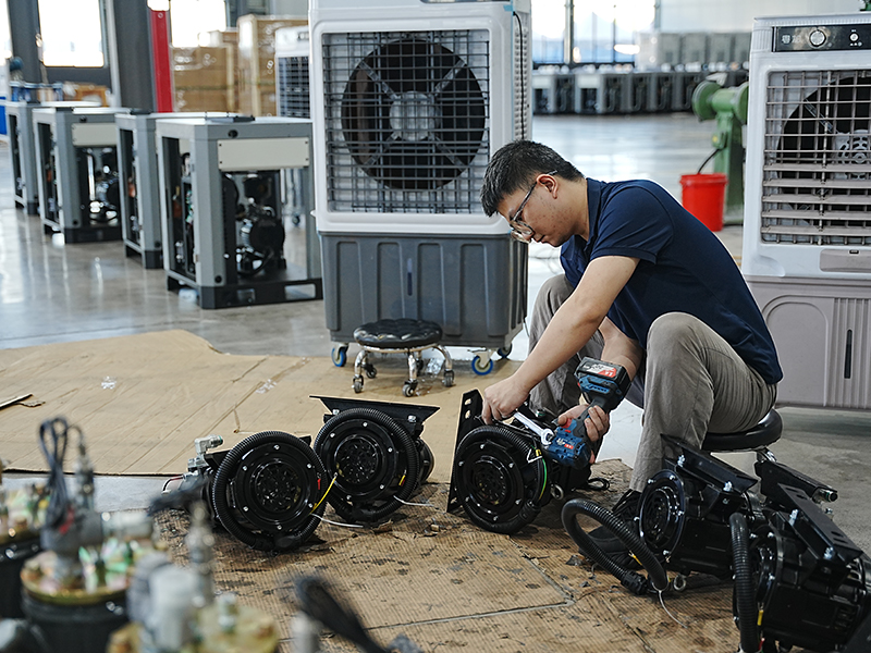 Ag Teacht Ón tSín, Margaíocht Chun an Domhain